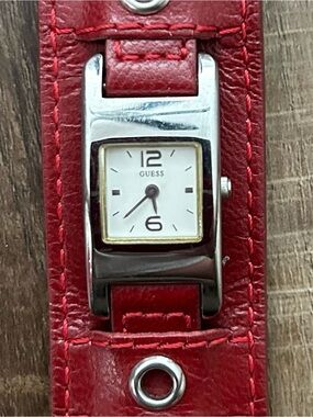 Guess Ladies Vintage Analog Watch Red Leather Band White Face New
Battery Works